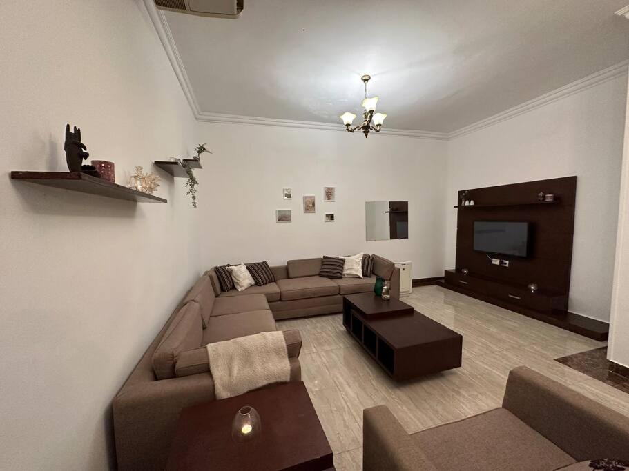Zamalek Spacious 2 Bedroom With Full Kitchen Apartament *